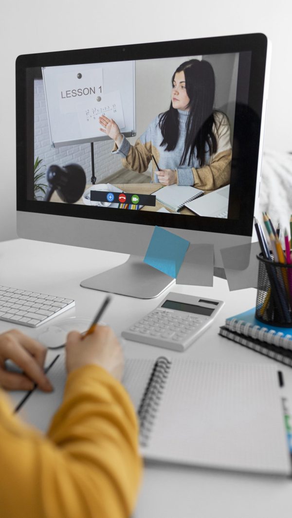 student-class-taking-notes